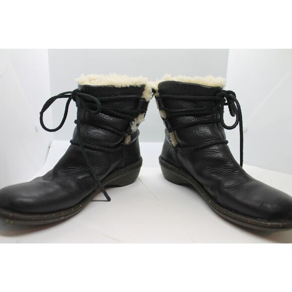 Ugg Women's Black Caspia Boots sz 7 US - Picture 3 of 5